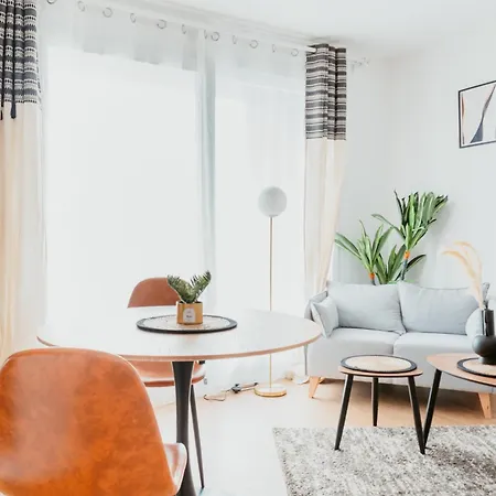 - Le Quai 04 Apartment